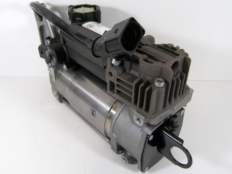 Компрессор пневмоподвески Q7 4L Wabco