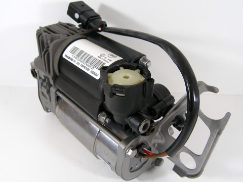 Компрессор пневмоподвески Q7 4L Wabco