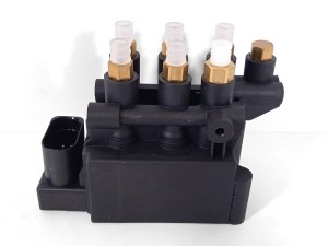 Блок клапанов пневмоподвески BMW G11, G12 ATM 37206861882, 37206884682