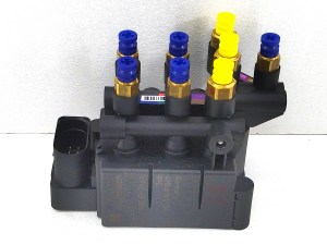 Блок клапанів пневмопідвіски AUDI Q8 4M VAG 4M0616013A, 4M0616013B, 4M0616013