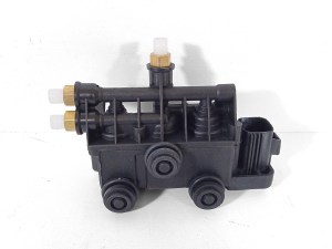 Блок клапанів пневмопідвіски Land Rover Discovery 4 L319 ATM